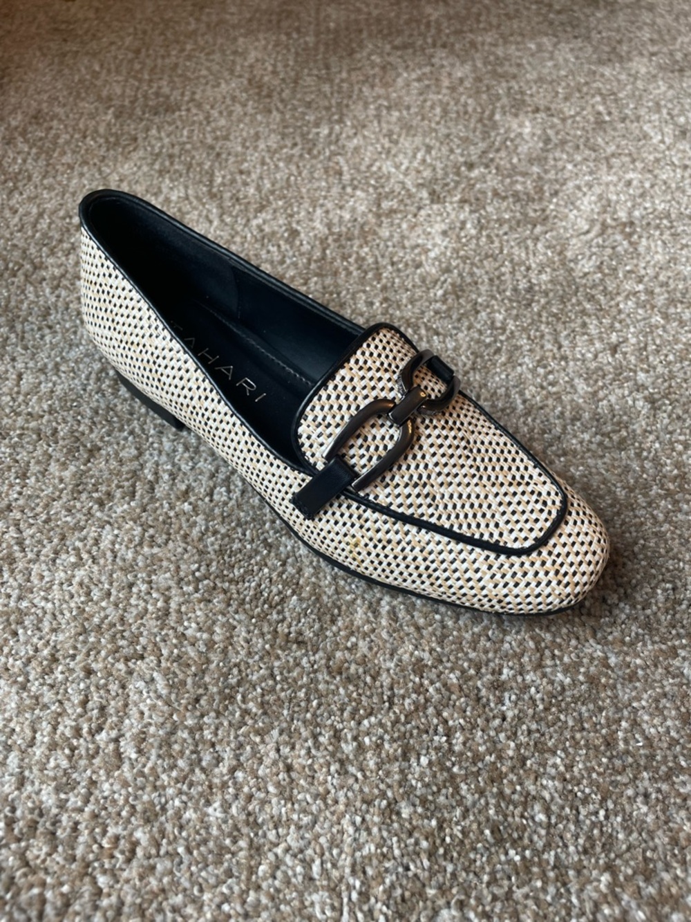 Tahari Cream Woven Loafer with Black Trim and Chain Accent Size 6